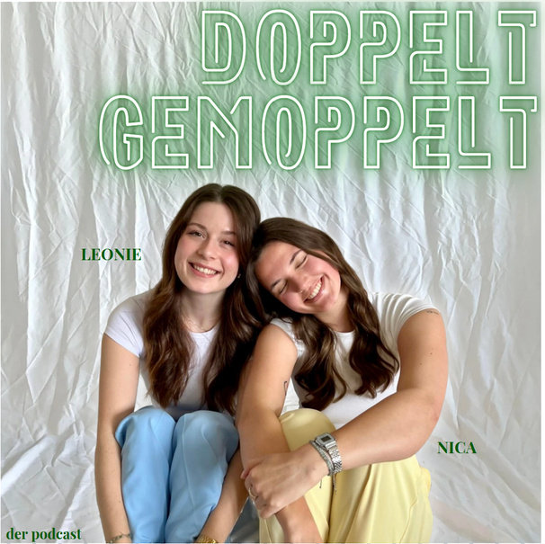 Doppeltgemoppelt Podcast Cover mit Leonie und Nica